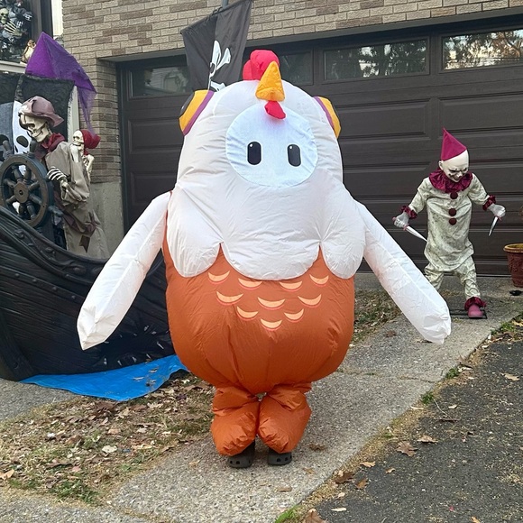 Fall Guys Youth Inflatable Chicken Costume - White and Brown - Picture 5 of 5
